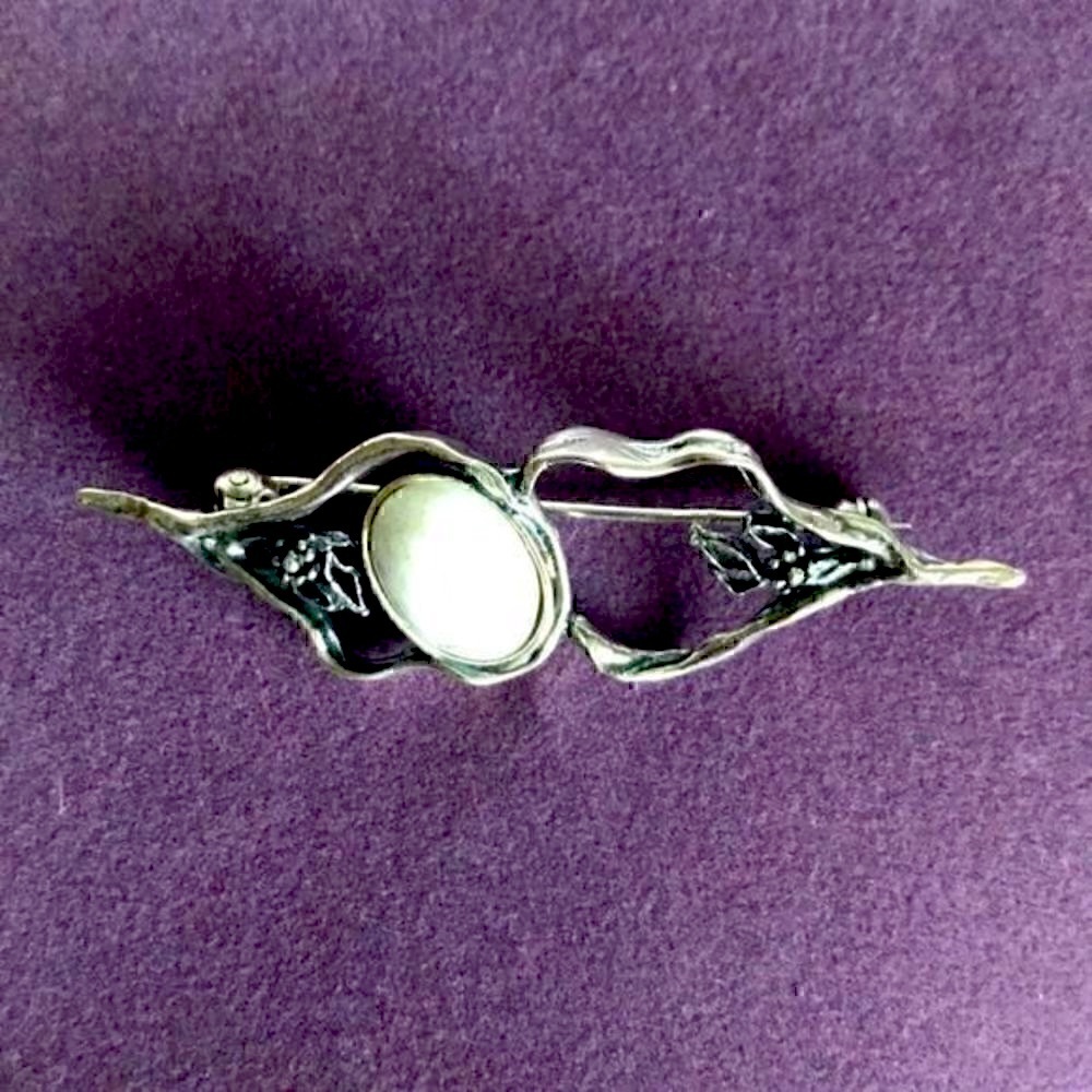 Elegant 925 silver and‎ stone pin